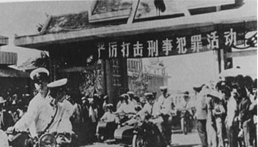 刑法出台的第4年，让*小平邓**决心“严打”的是内蒙古那件惊天大案