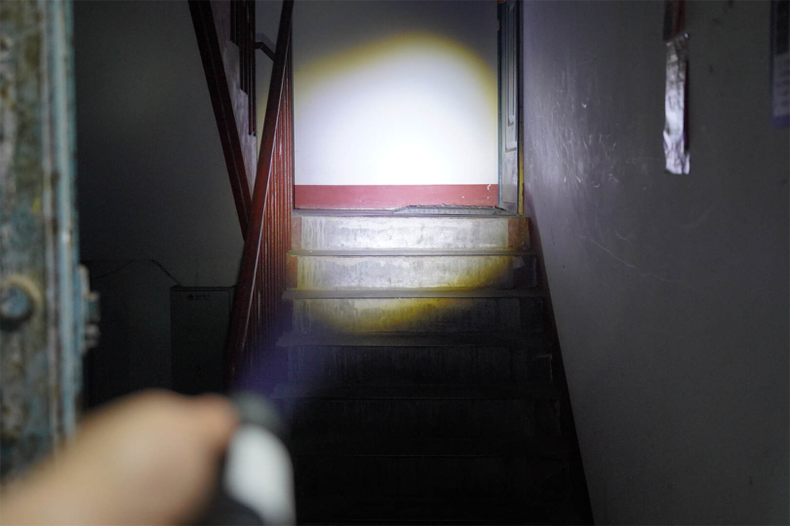 纳拓十二合一雷鸣音乐手电测评,神奇户外灯多功能高端露营灯