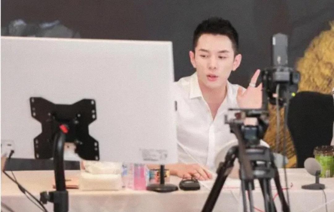 李佳琦哪个学校毕业的,李佳琦大学没毕业吗