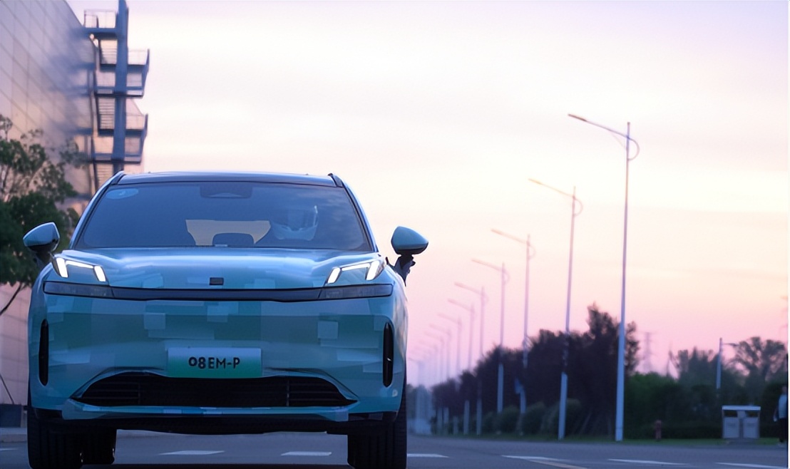 领克吊打国产高端品牌,吊打宝马m8