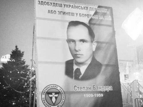 纳粹的帮凶,竟被乌克兰平反为“民族英雄”,受尽人民的尊敬爱戴