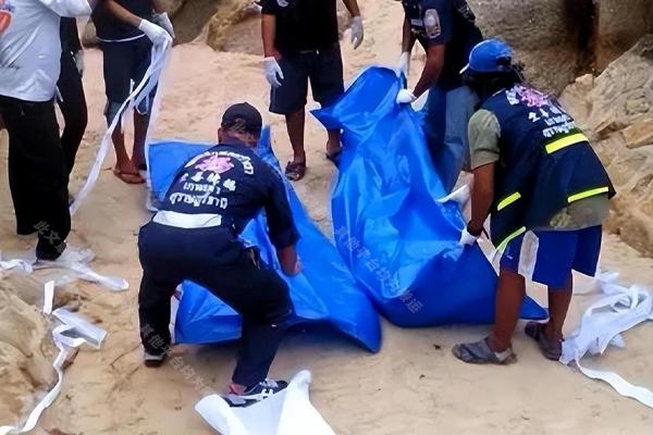 两名少女裸死荒野，*体下**被塞满杂草，手段极其残忍令人发指