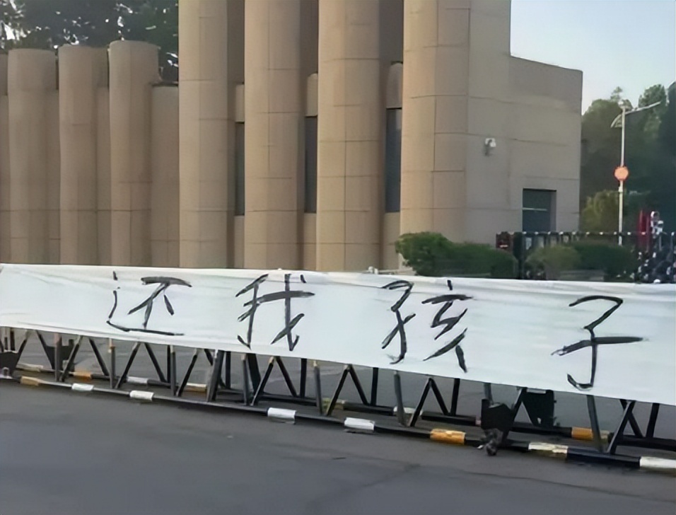 洛阳理工学生坠亡最新消息,洛阳理工大二学生坠亡原因