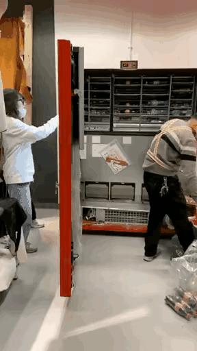 哈哈笑抽了，现在全网都知道他被绿了，网友：头上顶着青青草原