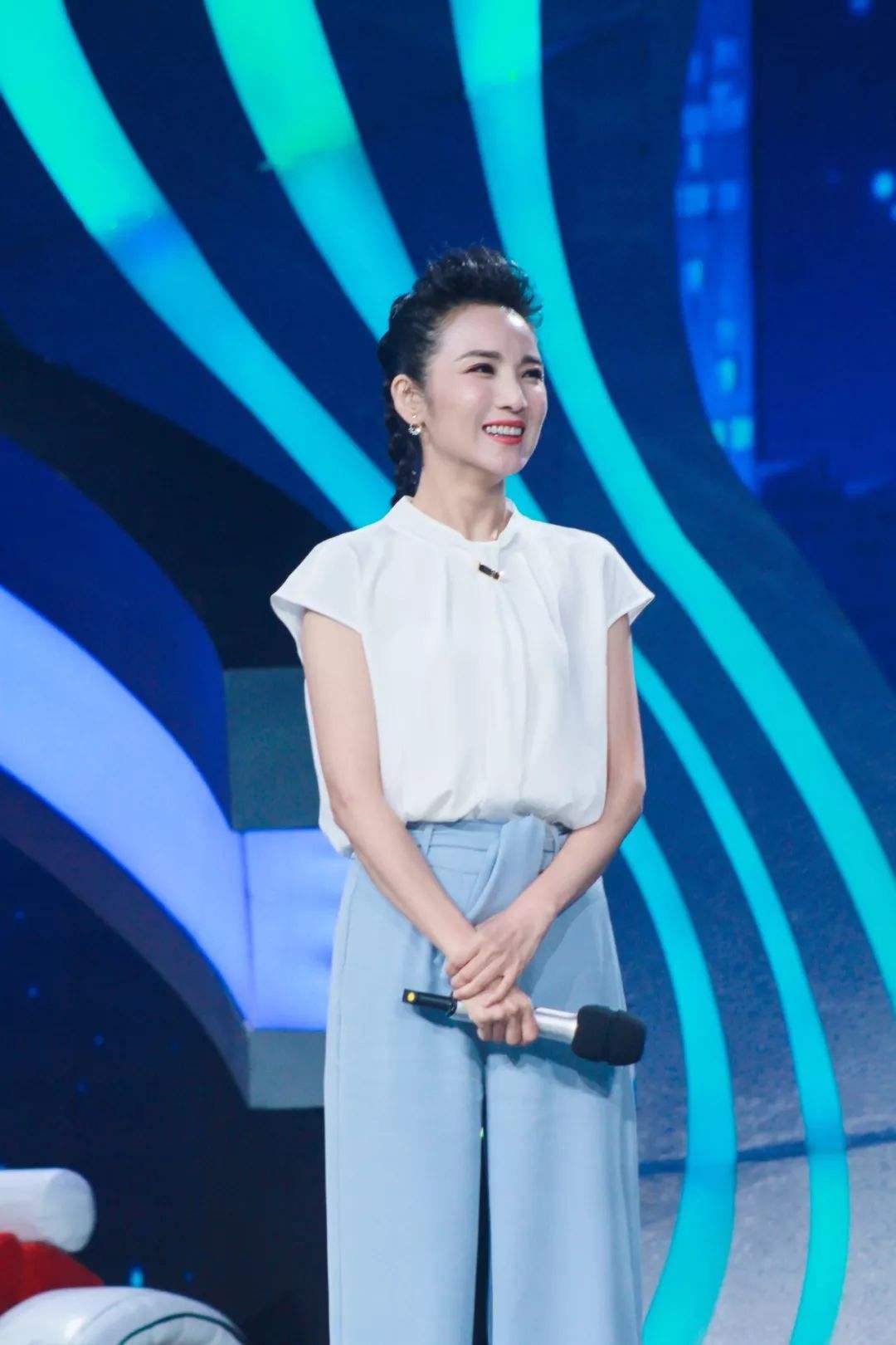 主持人管彤成名史,央视女主持人管彤年龄