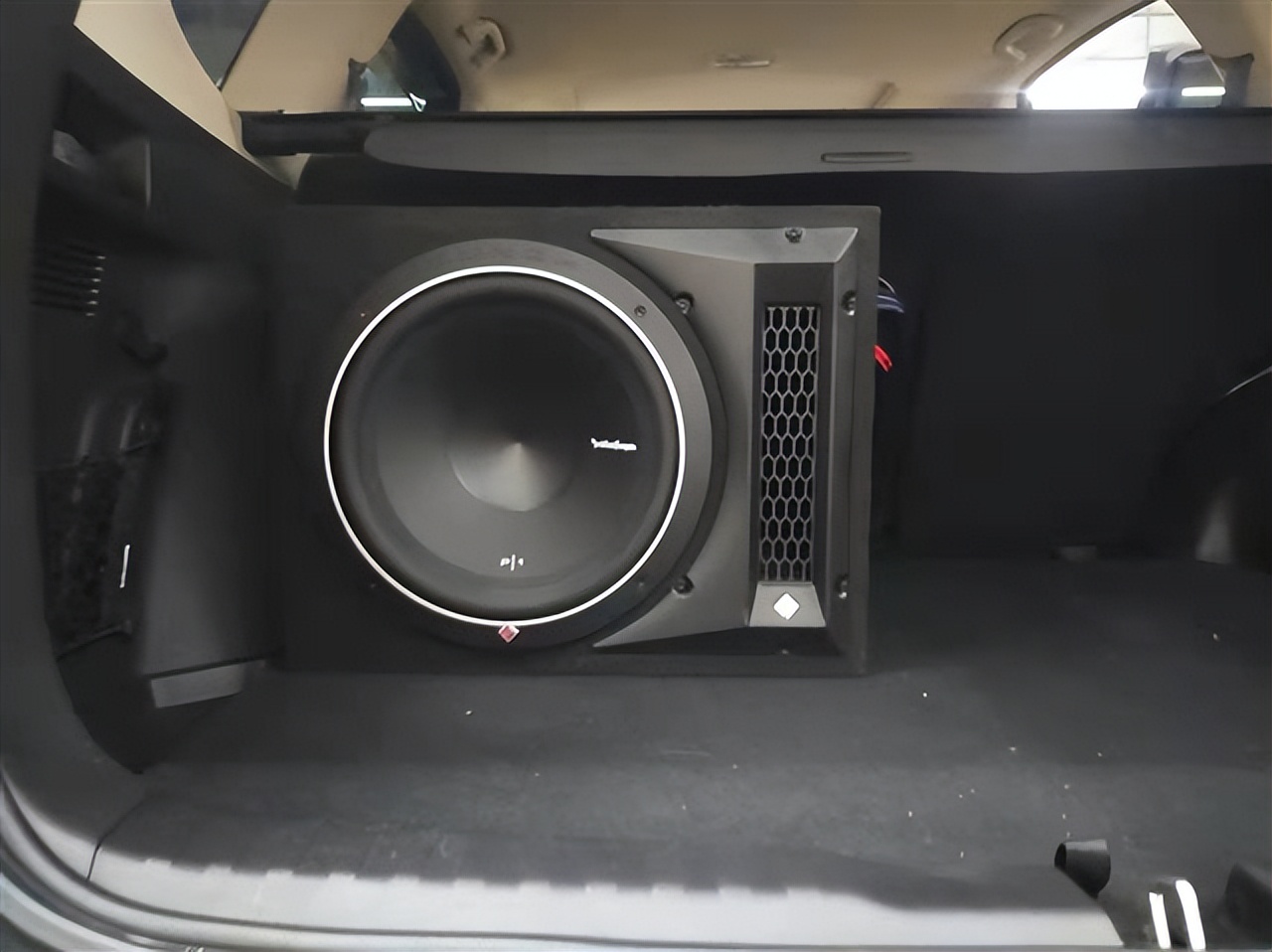 本田crv适合丹拿音响吗,crv混动2023款改丹拿三分频音响