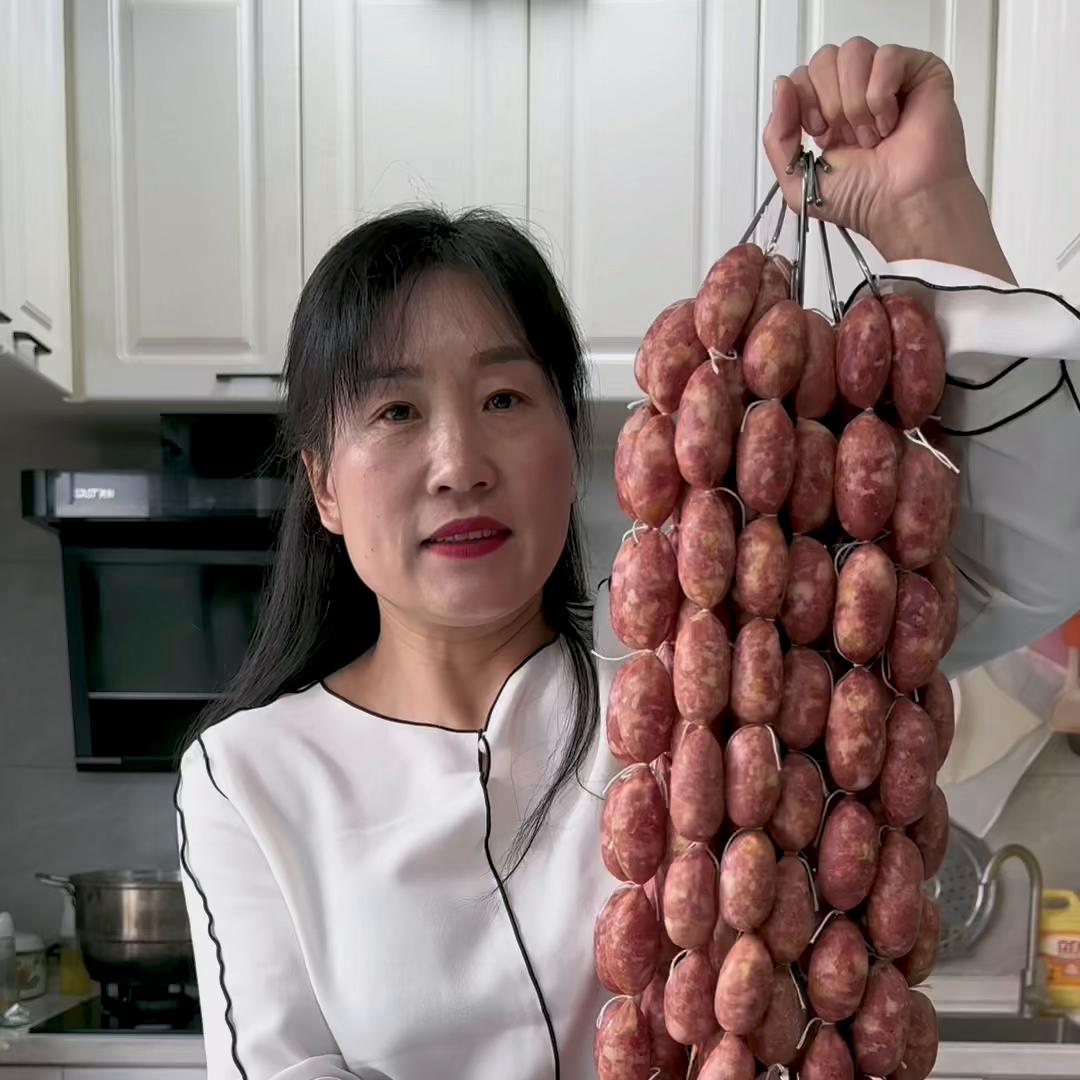 四川手工灌肠简单做法,自制灌肠家常做法塑料肠衣