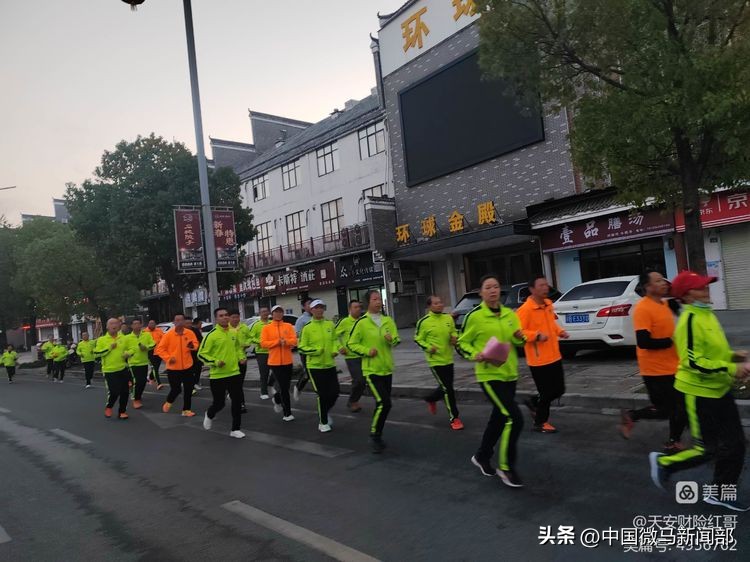 向雷锋同志学习60周年纪念活动,向雷锋同志学习题词视频