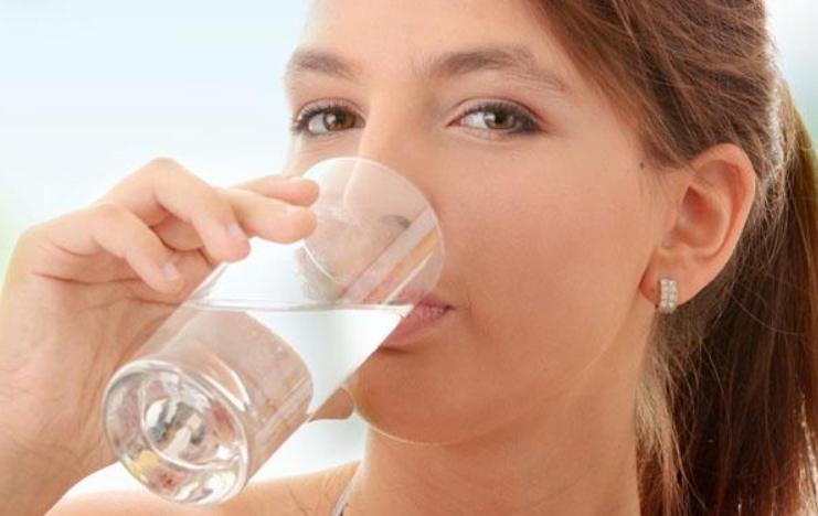 为啥有人一喝水就有尿,为什么有人一喝水就排尿