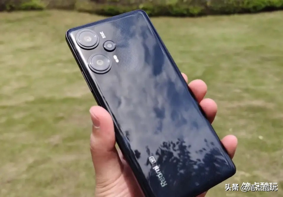 荣耀MagicV2轻薄折叠旗舰,荣耀magicv2折叠屏买碎屏险