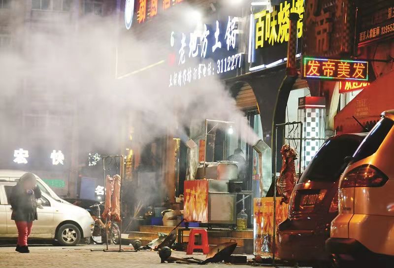 饭店油烟排放具体有哪些规定,饭店的油烟可以往外排放哪里投诉