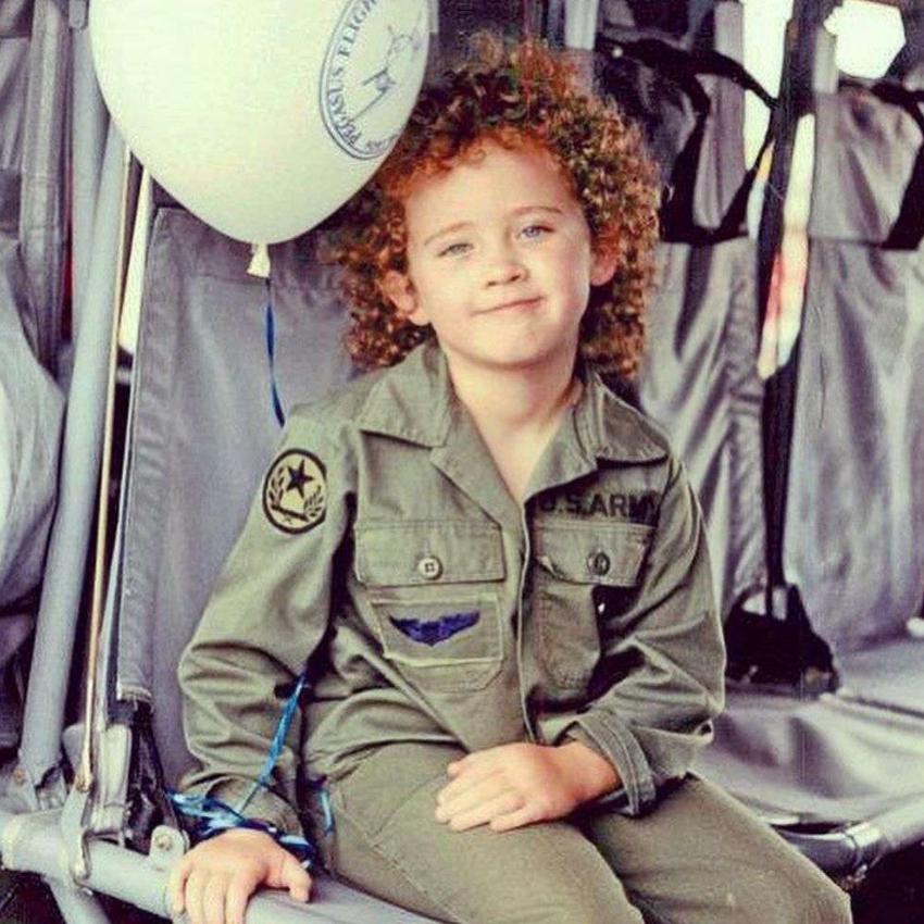 美国37岁男子自然怀孕,美国男子产下一名婴儿现在多少岁