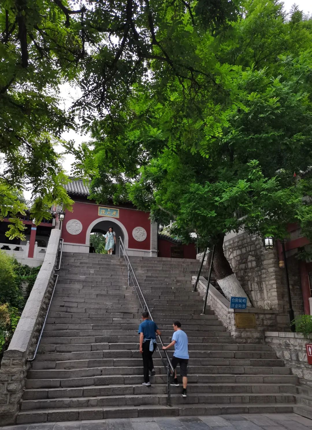 夜爬济南千佛山看日出,夜爬千佛山攻略