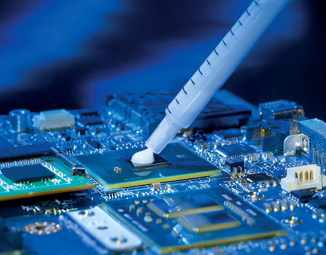 cpu散热硅脂导热系数数字越大越好,导热硅脂对散热有什么影响