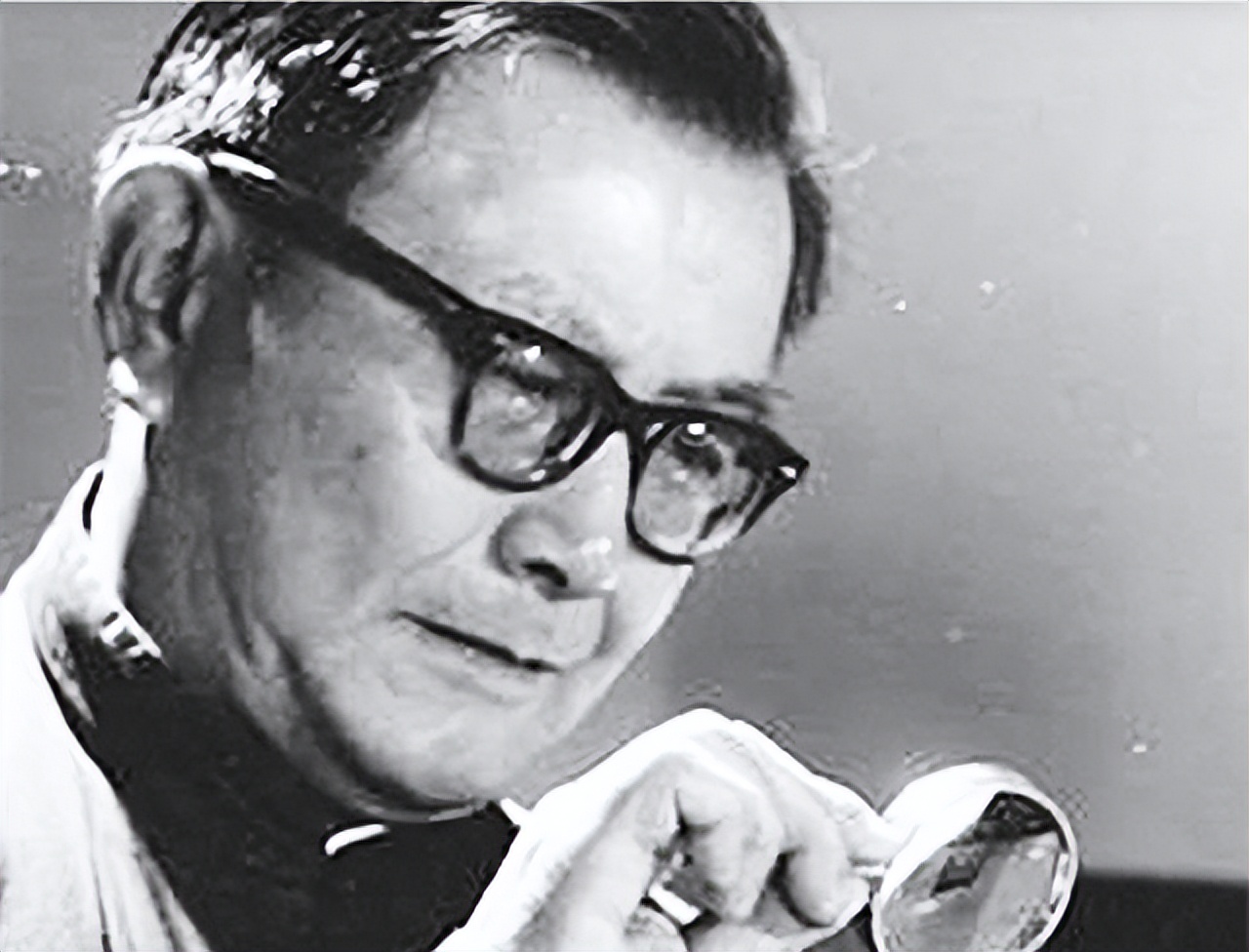 中国筹备制造原*弹子**时，犹太商人送上浓缩铀，周总理：查明真伪