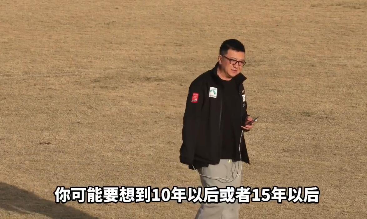 男足董路巩汉林,董路发文评巩汉林谈国足薪资