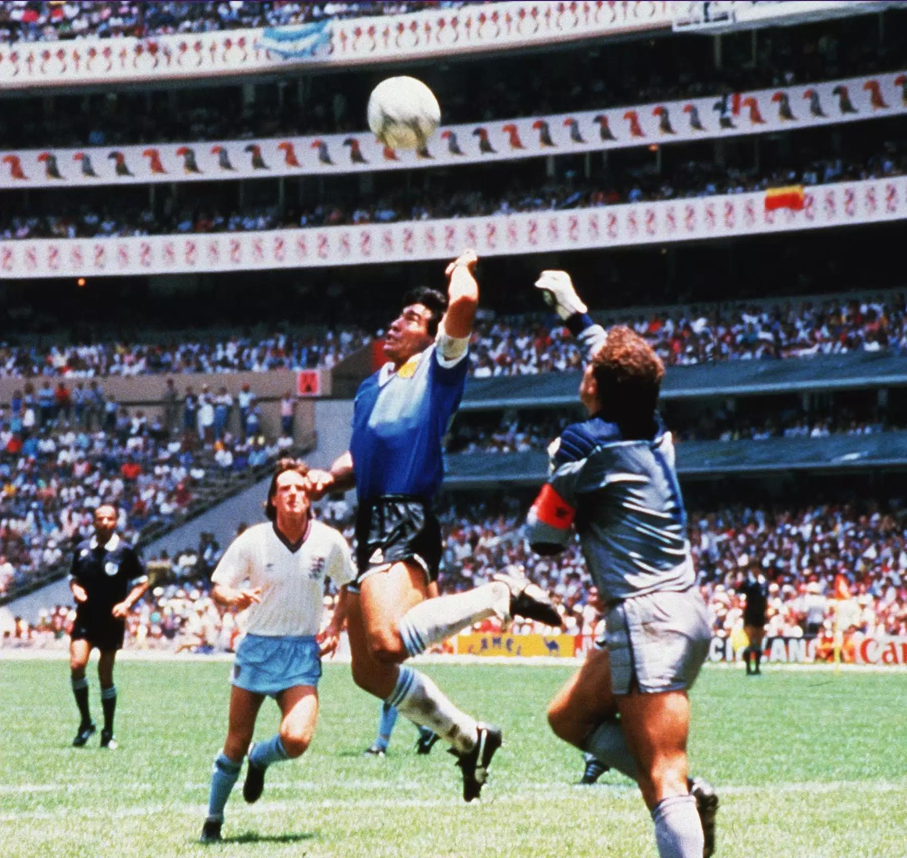 世界杯历史上有哪些假摔,足球世界杯恶意假摔