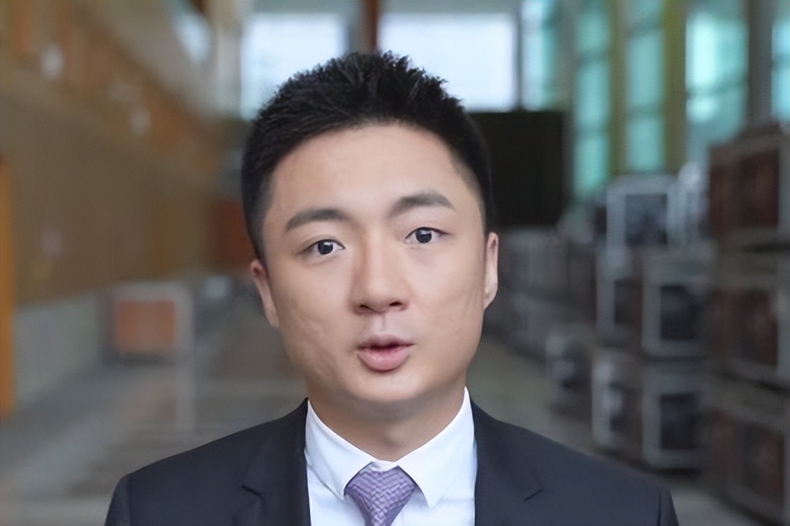 “香港富三代”钟培生，家住20亿豪宅，却直言：希望爱情不含物质