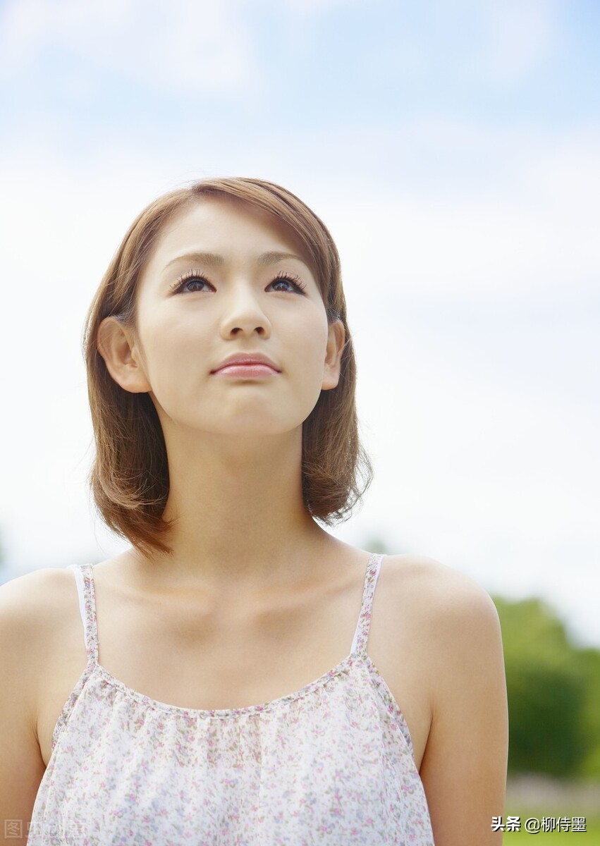 女生拍照脸大怎么解决,中年女人拍照构图技巧