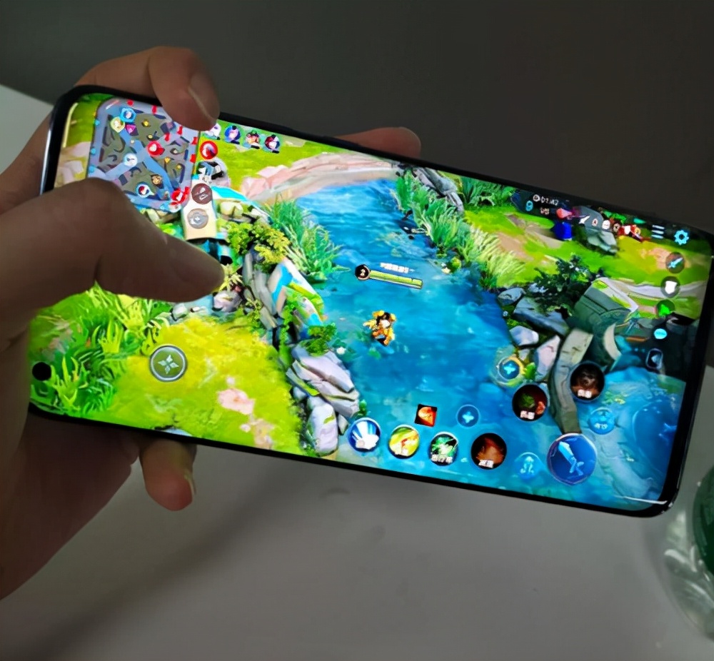 手机曲面屏直面屏优缺点对比,手机曲面屏好一点还是直屏好一点