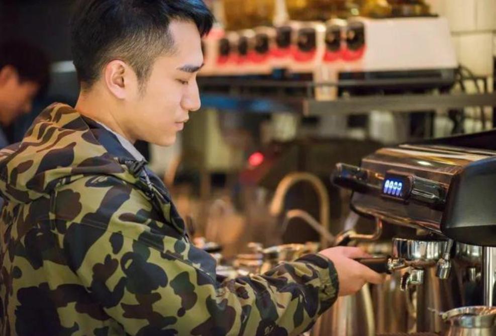 90后白手起家第一人，大专学历，29岁狂赚45亿，他做对了什么？