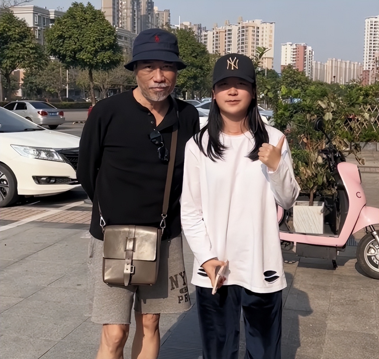 70岁香港摇滚教父夏韶声：情史胜过谢贤，与33岁女友只恋爱不结婚