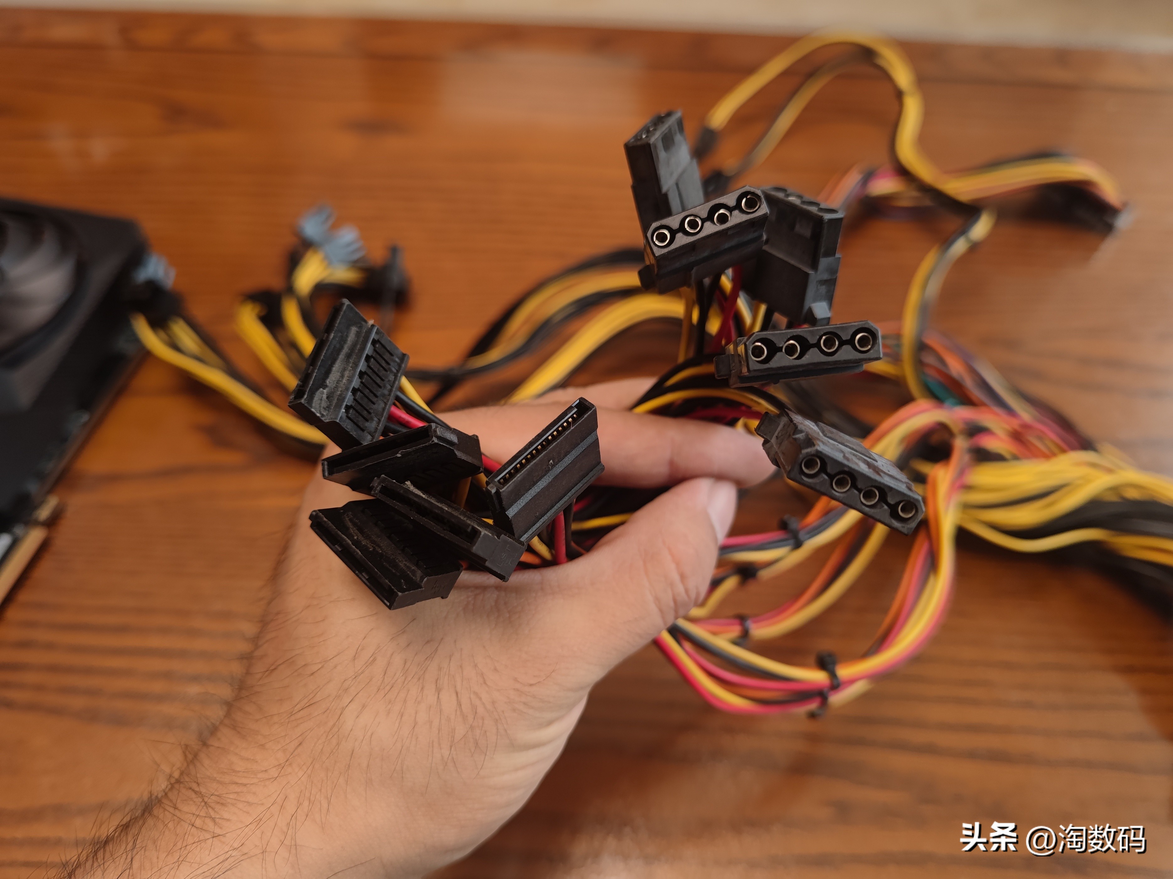 头铁矿卡配矿电:¥666块华硕RX5700+¥109块鑫谷金牌1250W装个机