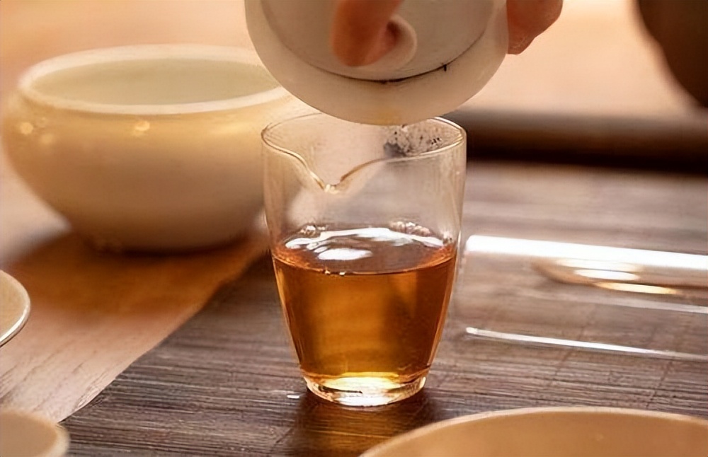 长期喝茶与喝白开水的人哪个健康,喝茶和喝白开水的人哪个健康