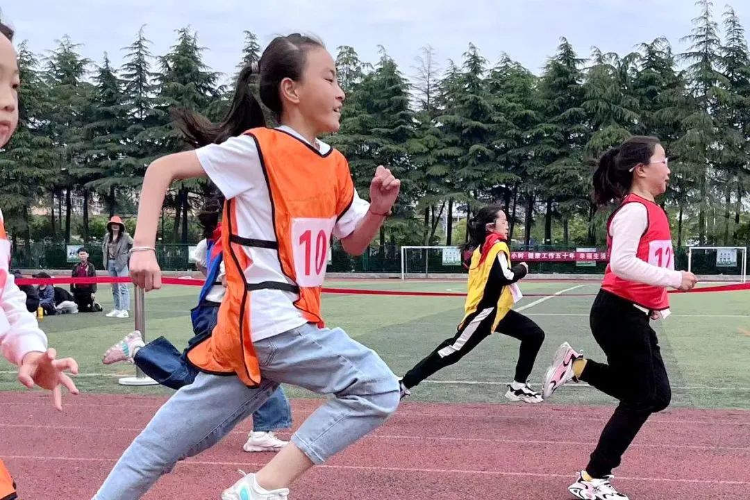 泰州中小学足球联赛,泰州智堡实验学校校运会接力赛