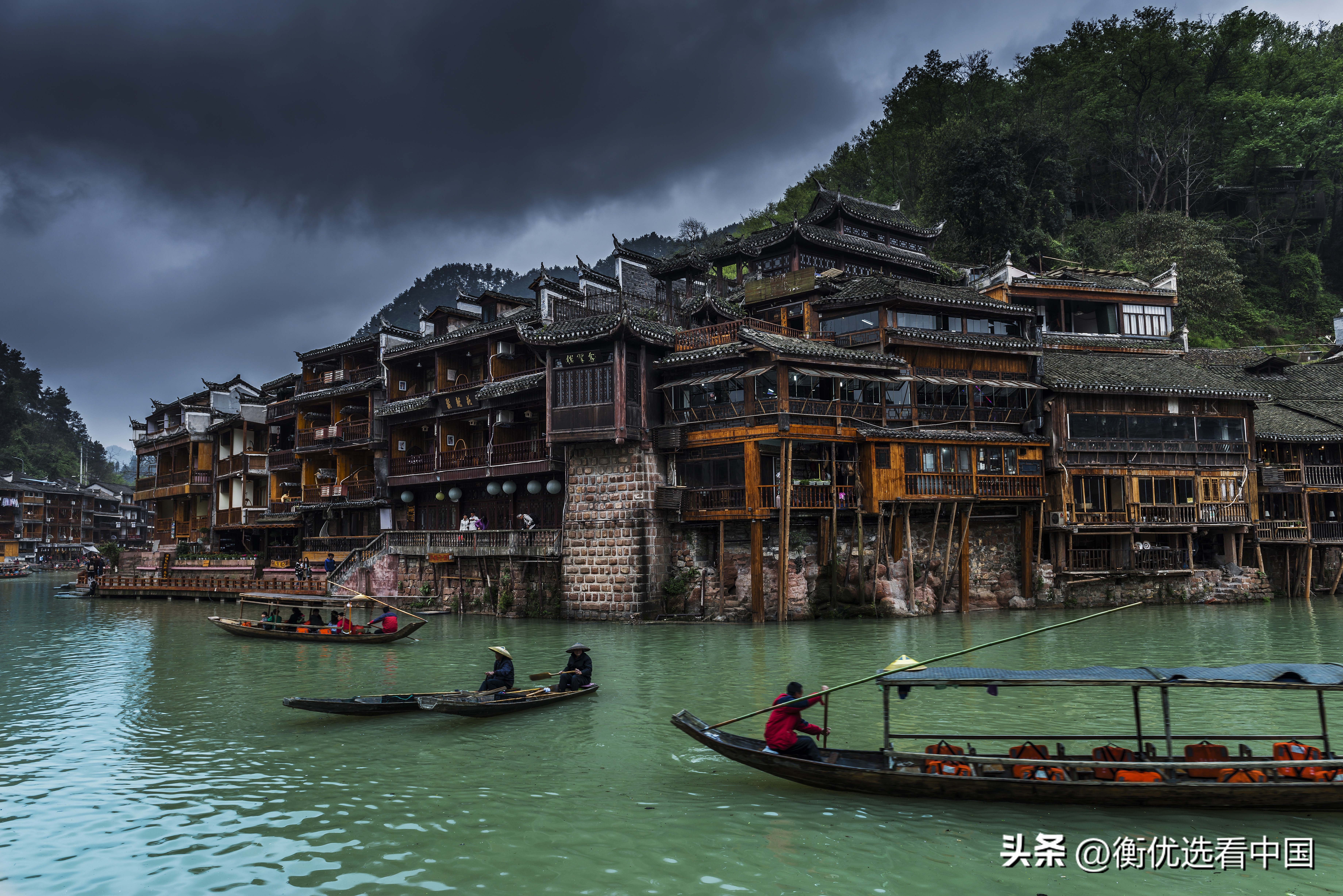 凤凰古城旅游停车避坑,凤凰古城酒吧避坑