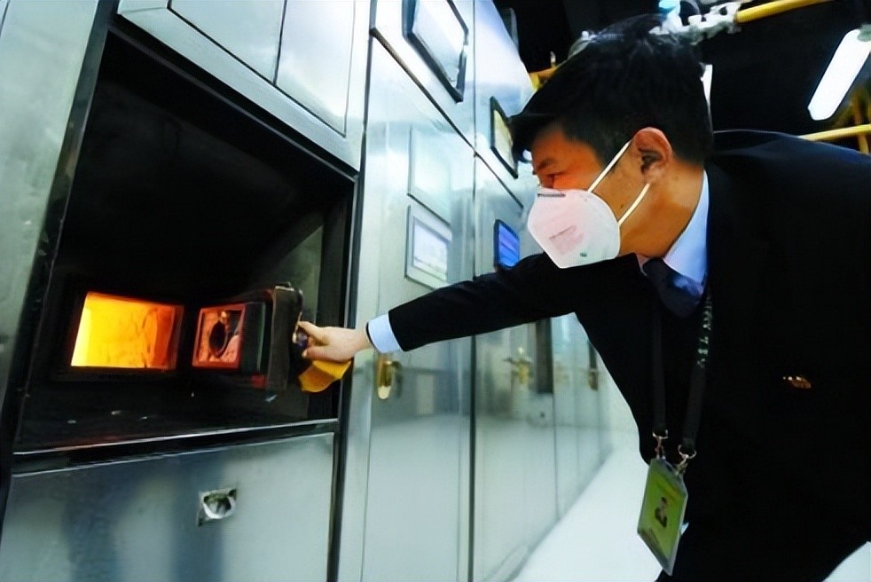 假死的人被推进火化炉还能自救吗,假死的人送进火化炉可以逃生吗