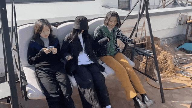 24岁女孩缝出巨型子宫，请人走进去，感受被母体包裹的温柔