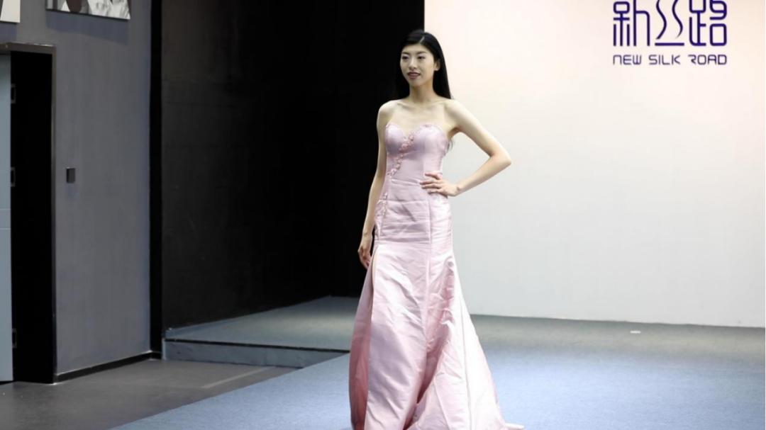 清华女生选美亚军,清华大学历届选美冠军