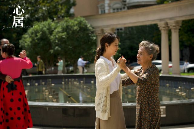 金鸡奖最佳女配角领奖,2023金鸡奖最佳女配角是谁