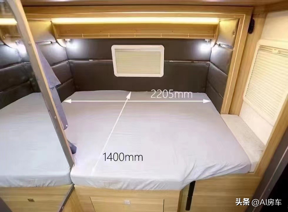 轻卡超大太阳能房车,800瓦太阳能配多大电池