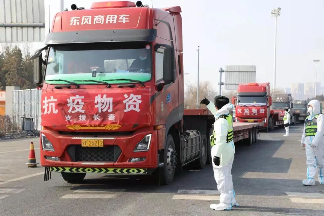 向坚守基层一线的最美劳动者致敬,致敬每一位坚守平凡岗位的劳动者