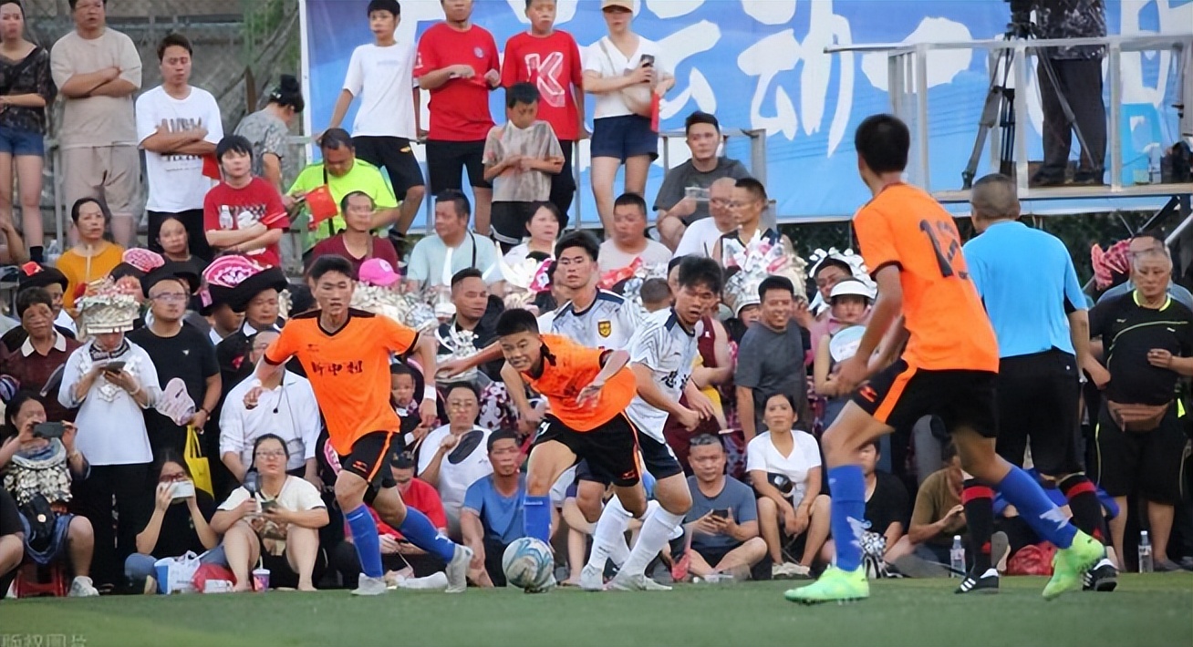 闯进场拥抱梅西球迷发声,球迷冲进球场拥抱梅西跑了多少米