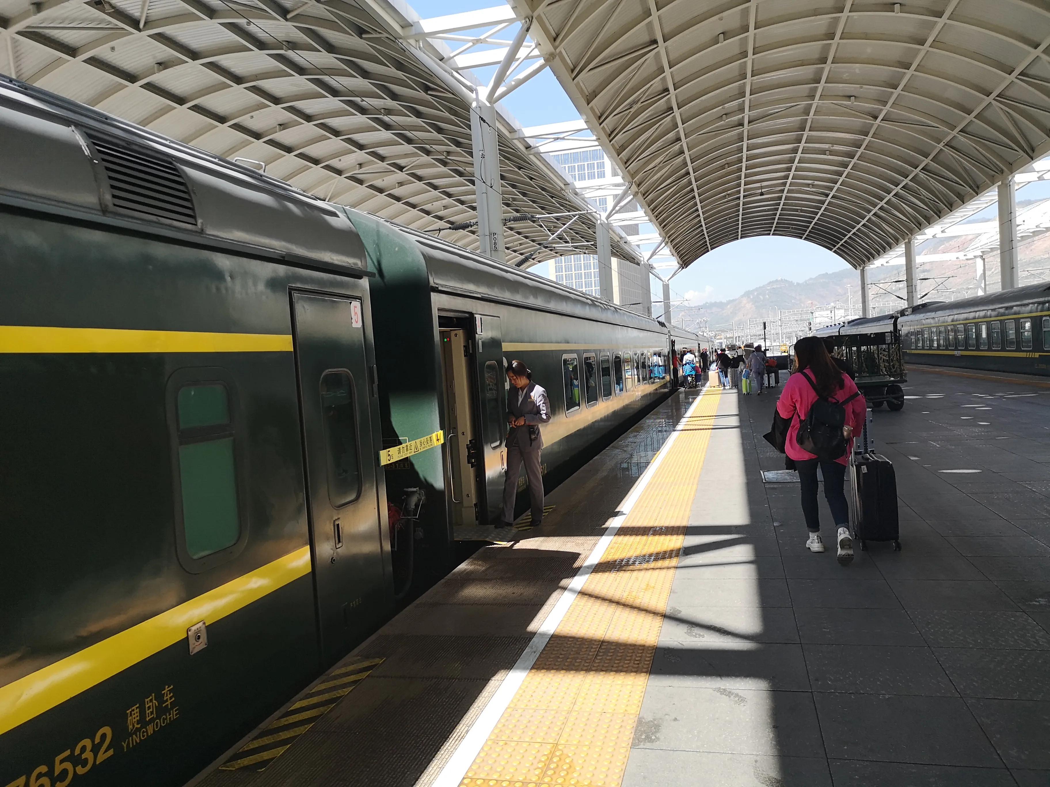 西宁一座不大的城市,西宁人少的山