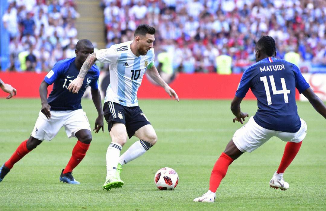 三代球王都是谁,三代球王都是左撇子