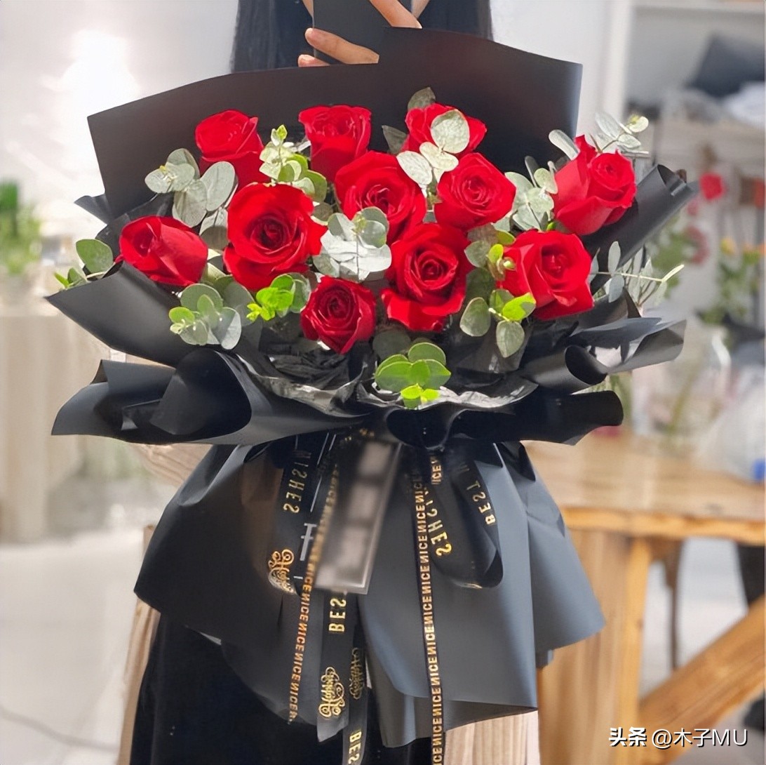 男生送女生11朵玫瑰代表什么意思,送追求的女生11朵玫瑰应该说什么