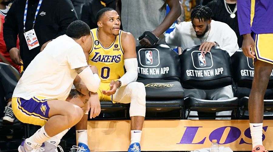 湖人0-4被掘金淘汰,湖人0胜5负开局