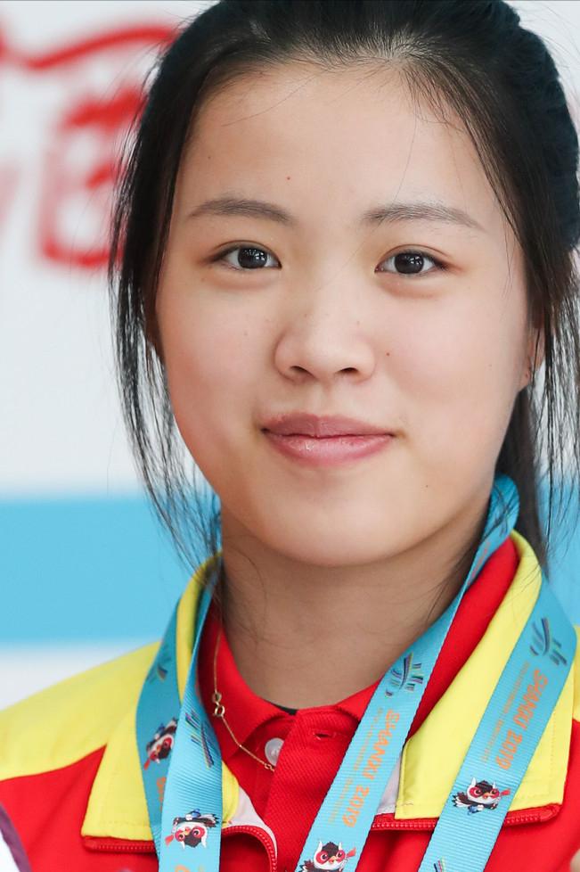 杨倩夺下奥运首金全过程,24岁奥运冠军杨倩近照
