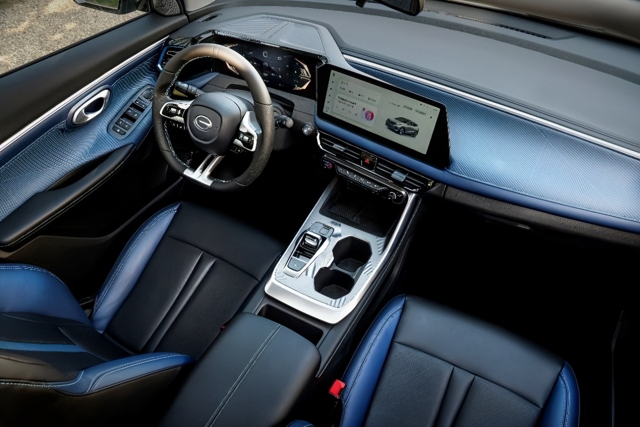 传祺gs3吉利缤越长安cs35plus选谁,动感的车身新款传祺gs3全方位展示