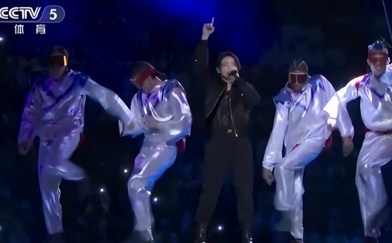 世界杯啦啦队颜值大比拼！身材火辣长腿惹眼，多位成员撞脸明星