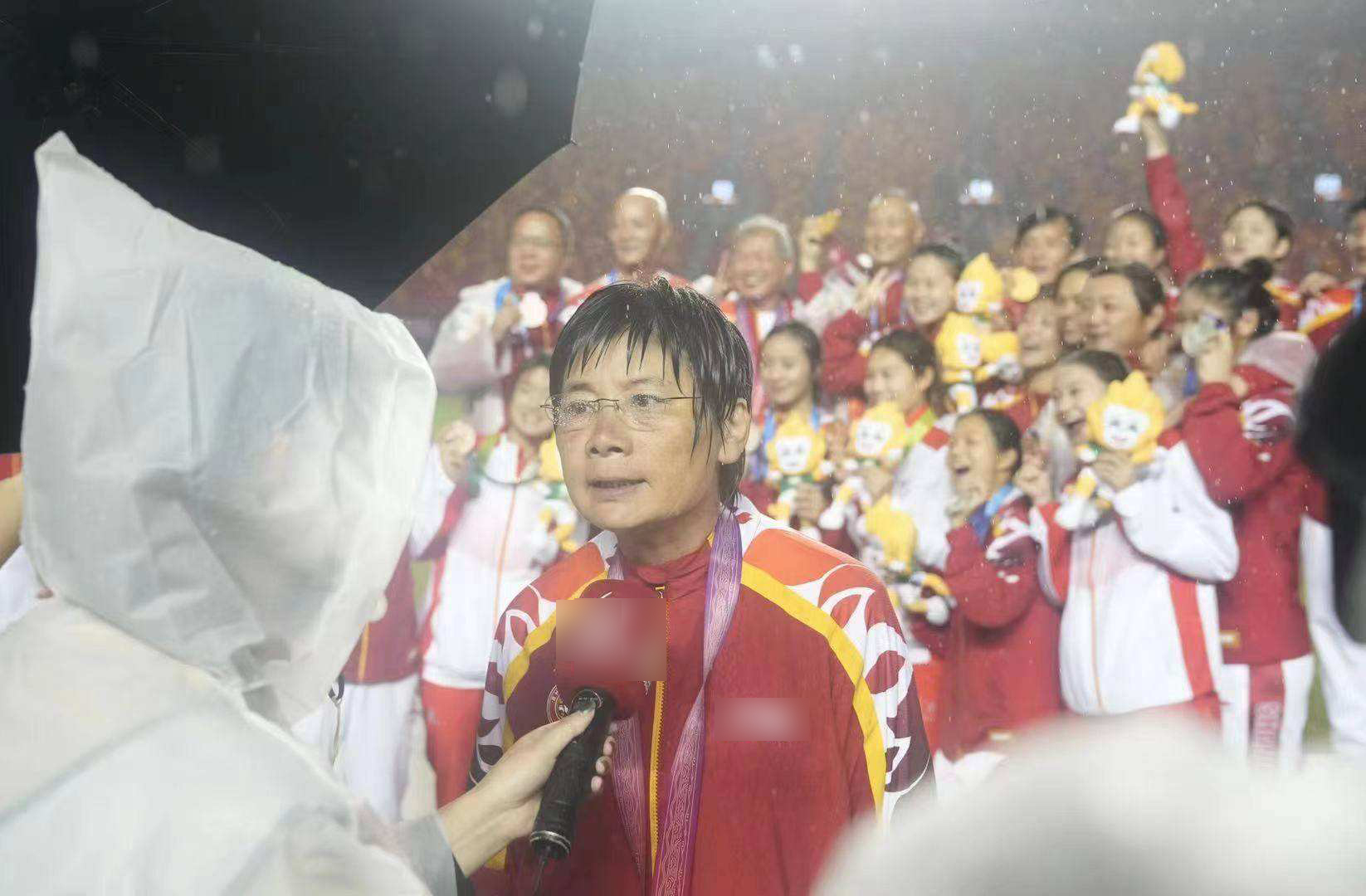 水庆霞为女足而生,水庆霞为女足失利揽责