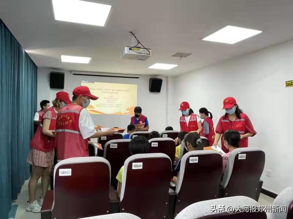 书法课堂沁童心！郑州管城“成长与快乐”青少年暑期夏令营精彩满满