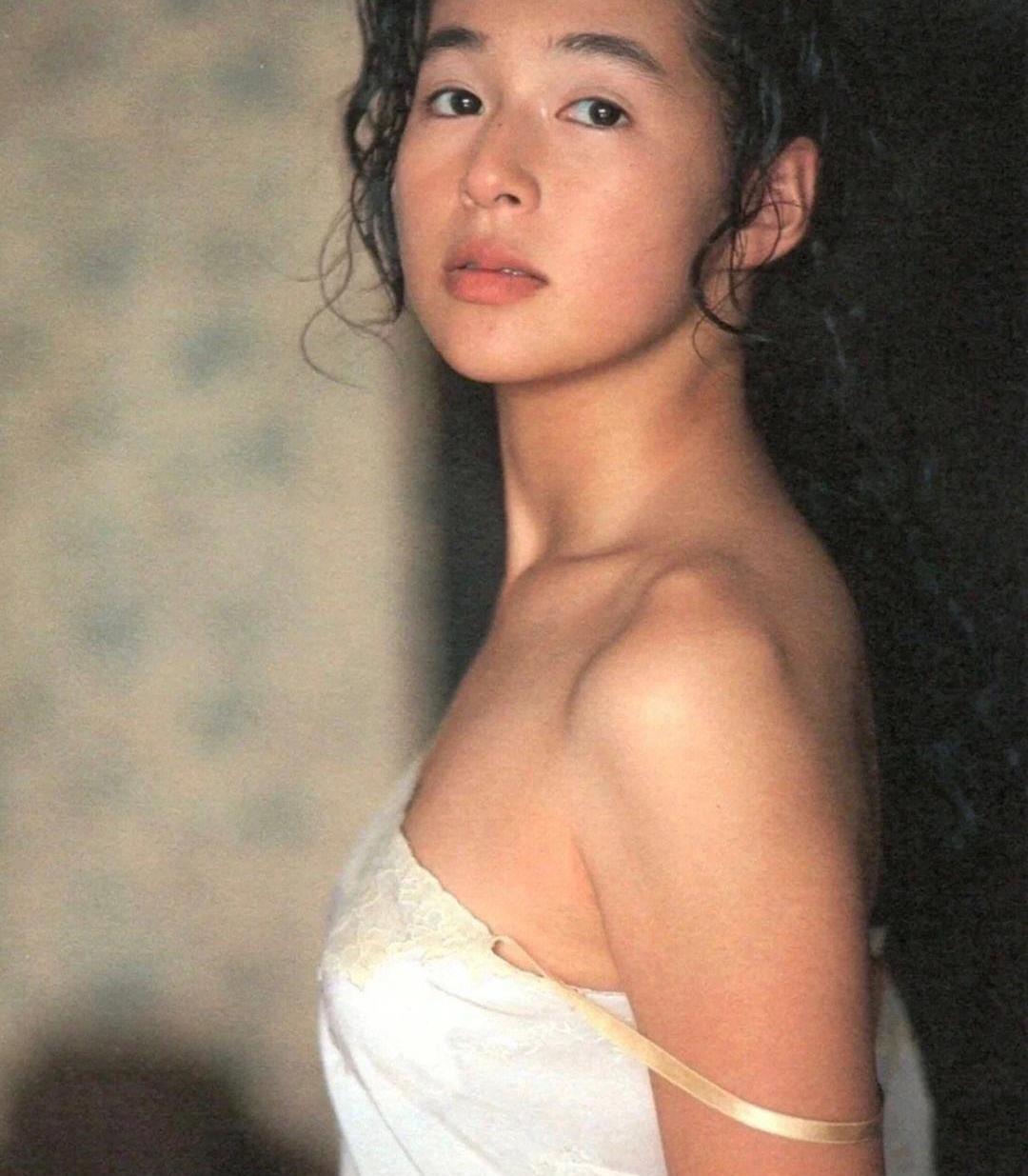 铃木保奈美年轻时的颜值,日本影星铃木保奈美图片