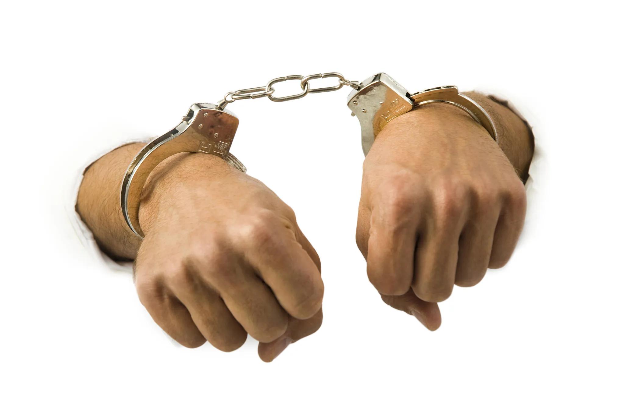 跑腿小哥被警察处理高价跑腿费,上海一外卖骑手多次坐地起价