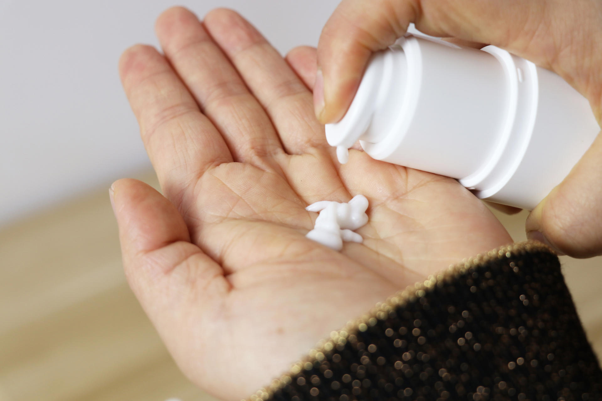 男士脸干燥紧绷缺水用什么牌子好,男士脸干燥脱皮紧绷用什么护肤品