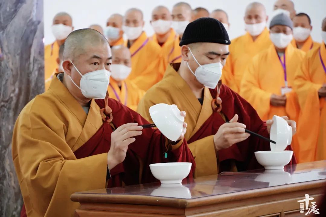 去寺院过门槛有什么讲究,去寺庙吃斋有什么讲究